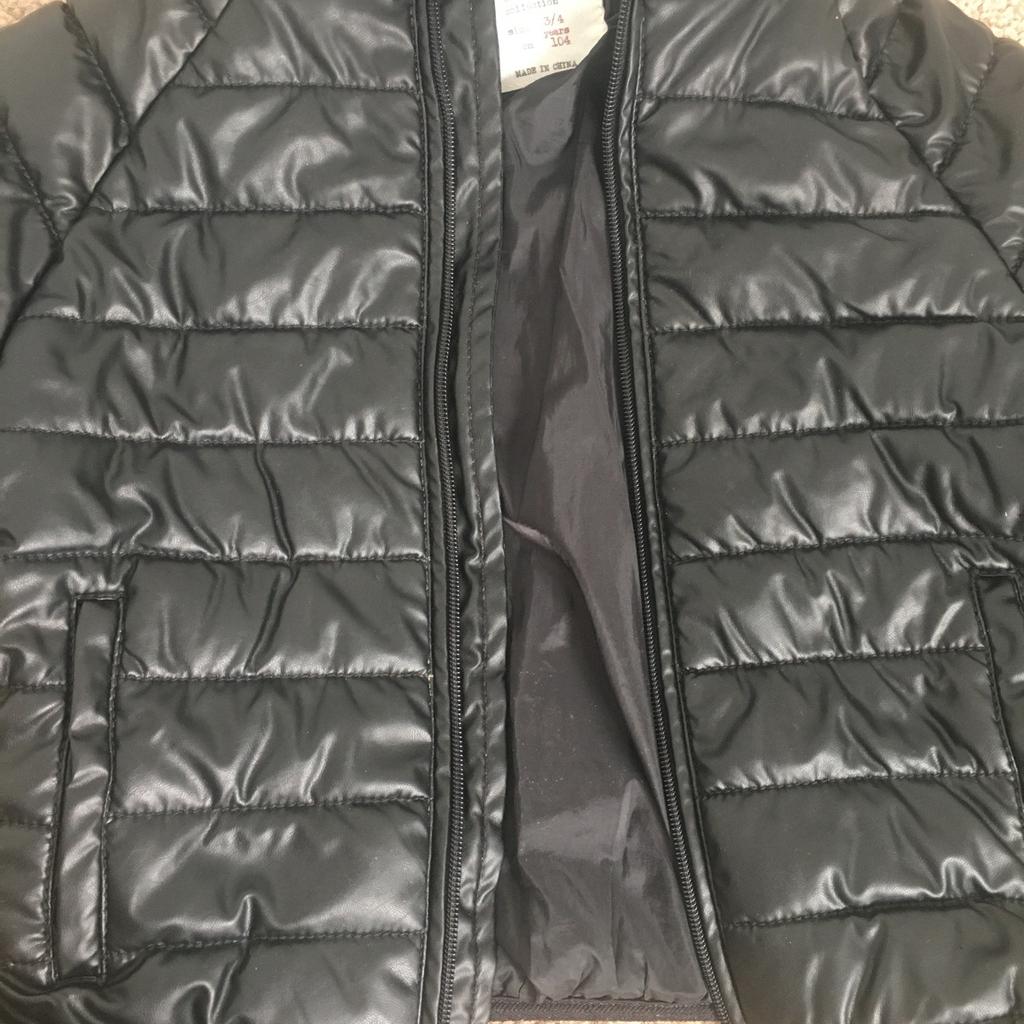 Selling a boys zara puffer jacket size 3-4.