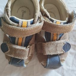 Verkaufe Sandalen von der Marke Bären- Schuhe in der Größe 20. Die Sandalen wurden nur ein paar Monate getragen.