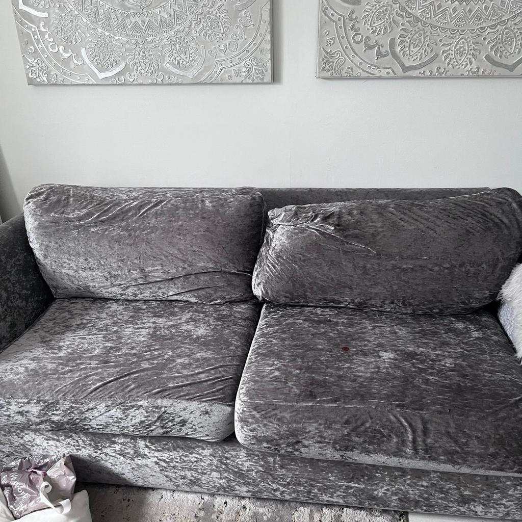Crushed velvet silver/grey 4 seater sofa in CR0 London for £250.00 for sale Shpock