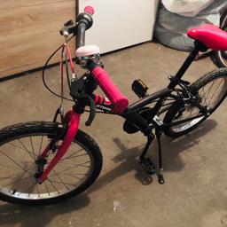 Verkaufe Mädchen Fahrrad mit 20“ Zoll 
Farbe: schwarz pink