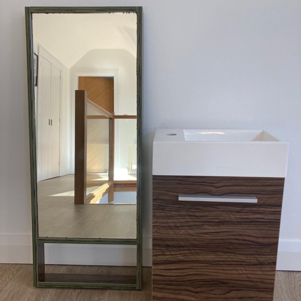 New bathroom sink and mirror set in BT37 Newtownabbey for £75.