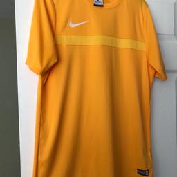 Mens Medium Nike Dri Fit T-shirt 
Great condition 
Pet free smoke free home 
Buyer to collect happy to post with postage extra