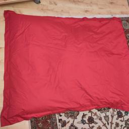 XXL Sitzsack
Farbe: Rot
Maße: ca. 138cm x 170cm

Tier und Rauchfreier Haushalt

Nur Abholung