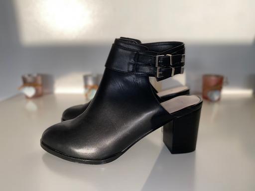 Buy & Sell West Yorkshire Bradford - Photos for Pull & Bear Buckle Chunky Heels Size 5