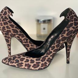 #flamingo

Leopard print with ankle detail