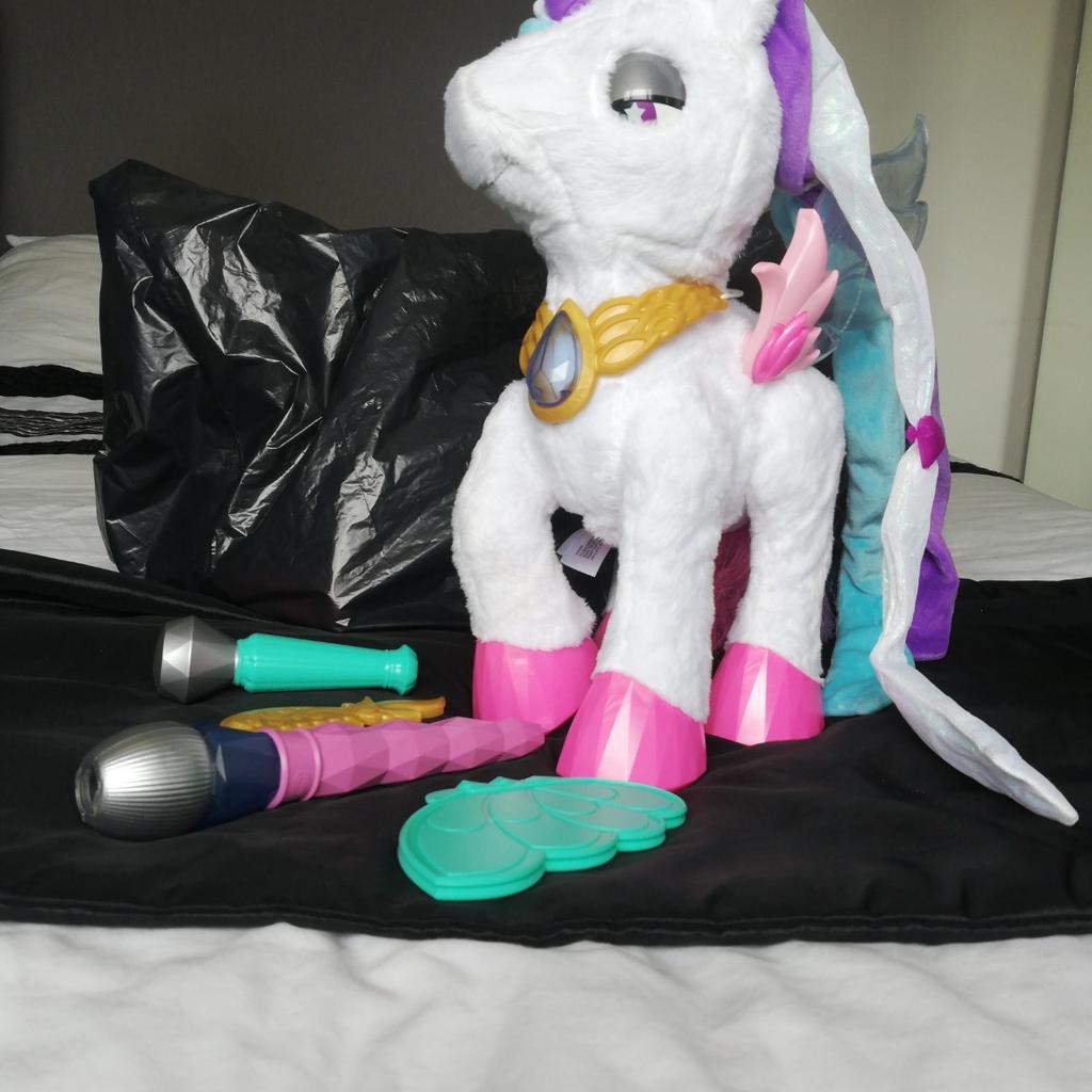 Lovely Interactive unicorn with all accessories included. Great condition.