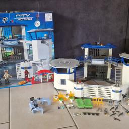 Ich verkaufe von Playmobil action city die Polizeistation. Das Set ist vollständig und neuwertig. Gegen Aufpreis ist auch Versand möglich!