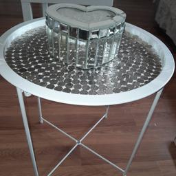 brand new never used
beautiful bespoke money table
5p coin design set top
very unusual
money secured and non removable
modern style white metal table with removable top and foldable legs
would look good and turn heads anywhere around the home, workplace etc
(item on table not included)
£65
no offers
please see all pics and my other items for sale