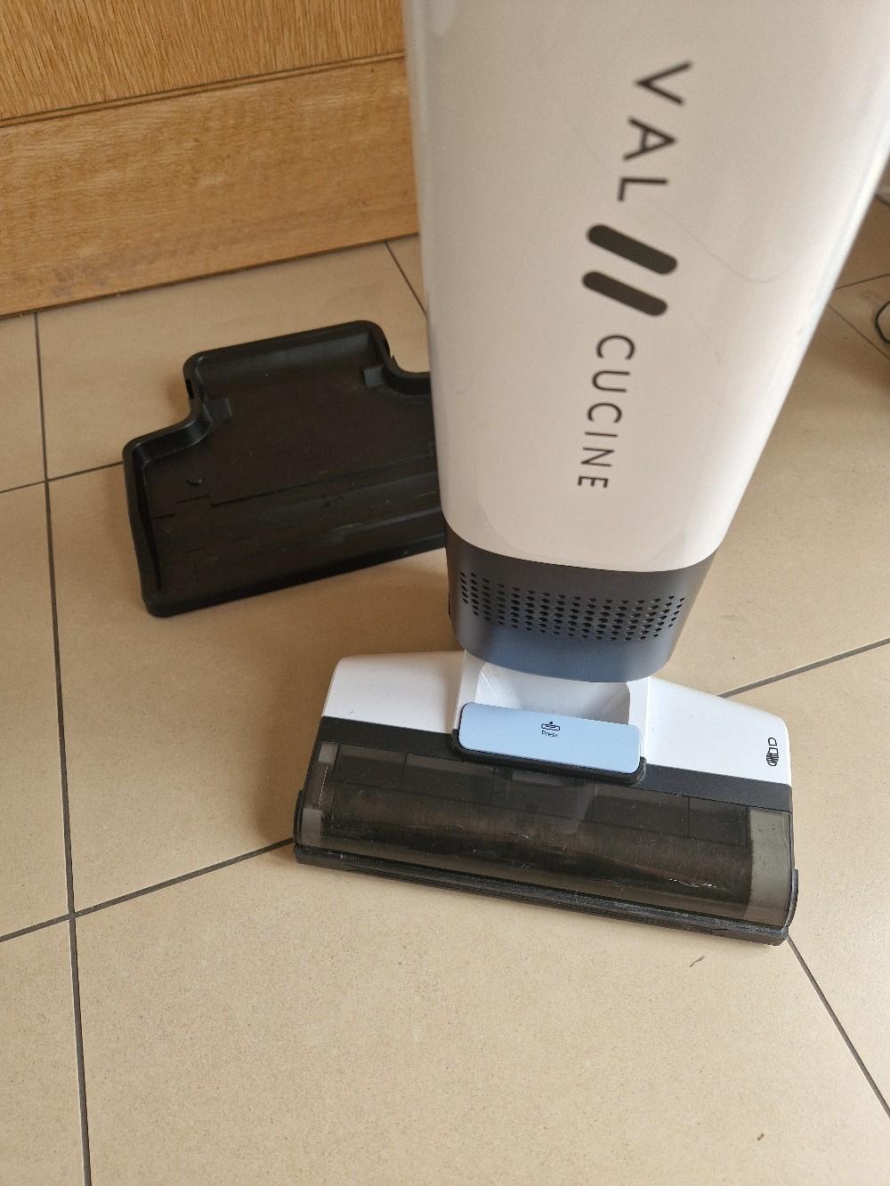 Val Cucine Upright Wet + Dry Vacuum Cleaner in BN14 Worthing for £35.00