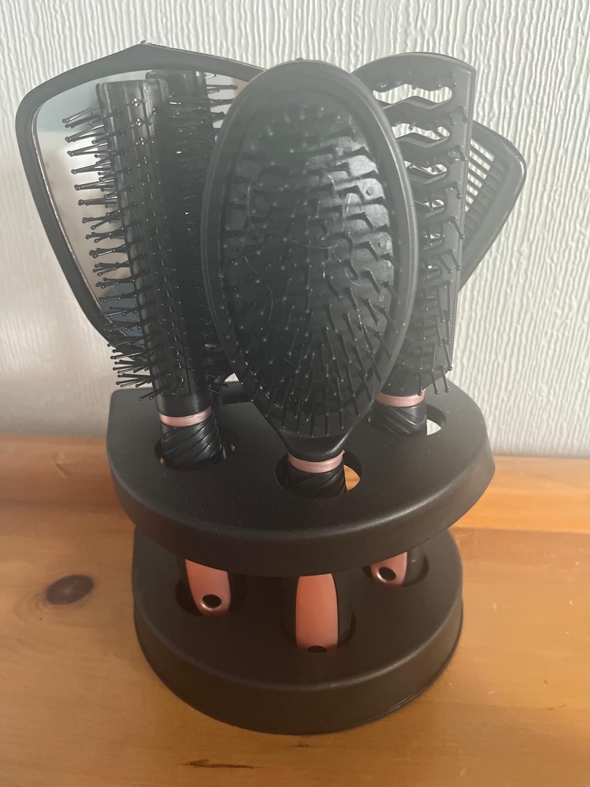 New 5 piece hair set with set stand in S60 Rotherham for £5.00 for sale ...