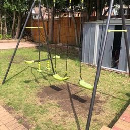 Outdoor swing in good condition no scratches r tear