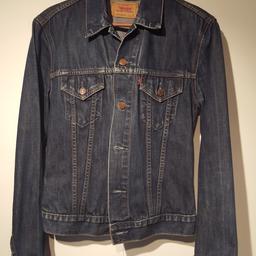 Original Levi's Jeansjacke f. Damen
Farbe dunkelblau
Größe M - fällt kleiner aus
keine Gebrauchspuren

zzgl. Versand innerhalb Österreich € 6,30
