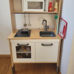 Ikea Spielküche mit Zubehör... Töpfe, Tassen, Pizza....