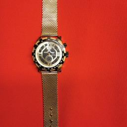 Elegante, vergoldete und massive Herren Armbanduhr der Marke "Graf von Monte Wehro". ⌚ Funktioniert einwandfrei - es handelt sich um eine Automatikuhr.

Nur Selbstabholung und Barzahlung in Gisingen. Keine Garantie oder Rücknahme.