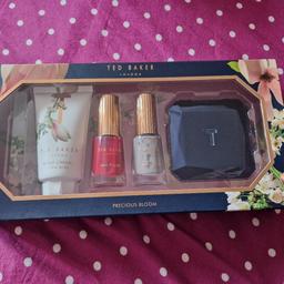 gift set
£6 collection only