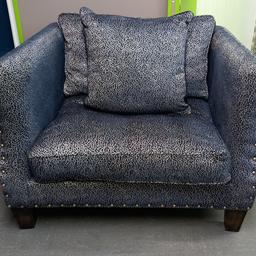 **BLUE & SILVER VELVET ARMCHAIR
**LARGE SIZE FOR COMFORT & STYLE
**UNUSUAL PATTERN
**LUXURIOUS & EXCELLENT QUALITY
**VERY COMFORTABLE
**VERY GOOD CONDITION
**ALSO SELLING "4 SEATER VELVET SOFA" FROM THE SAME RANGE.CAN SELL TOGETHER OR SEPERATELY
**COLLECTION ONLY
