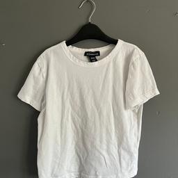 girls 915 next generation white cropped top tshirt

age 12-13 years

used

worn once & has been washed 

bundle deals available
not responsible once posted or collected
not responsible for items that dont fit
not accepting offers
sorry no returns or refunds