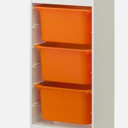 IKEA trofast Regal in weiß mit 3 orangefarbenen Boxen
Guter Zustand 
Keine großen Gebrauchspuren 
Nichtraucher Haushalt 
Nur Abholung möglich!
bereits aufgebaut
