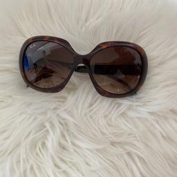 Verkaufe Ray Ban Sonnebrille
Wurde nur wenige male getragen und ist in einem sehr gutem Zustand.

RB 4208

Privatverkauf - daher keine Rücknahme, Gewährleistung oder Garantie