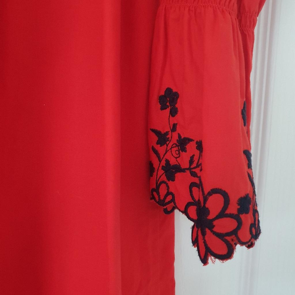 Women's Red Off-The-Shoulder Dress.
Matalan (Papaya), Size 12.
Ideal for holiday.
Worn once.
Collection only.