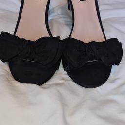 Dorothy Perkins Uk 6 Black Suede High Heeled Sandals With Bows Superb Condition. Really great looking sandals. See photos for condition size flaws materials etc. I can offer try before you buy option if you are local but if viewing on an auction site viewing STRICTLY prior to end of auction.  If you bid and win it's yours. Cash on collection or post at extra cost which is £4.55 Royal Mail 2nd class. I can offer free local delivery within five miles of my postcode which is LS104NF. Listed on five other sites so it may end abruptly. Don't be disappointed. Any questions please ask and I will answer asap.
Please check out my other items. I have hundreds of items for sale including bikes, men's, womens, and children's clothes. Trainers of all brands. Boots of all brands. Sandals of all brands. 
There are over 50 bikes available and I sell on multiple sites so search bikes in Middleton west Yorkshire.