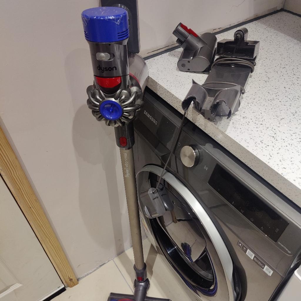 Dyson V8 cordless hoover good condition in TF2 Donnington for £115.00