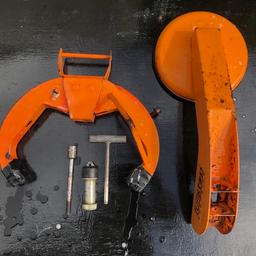 FULLSTOP Nemesis Wheel Clamp

Used working order. 

Some paint flaking off but doesn’t affect function.

Locking key and Allen key present. 

Collection ONLY from Wigan
