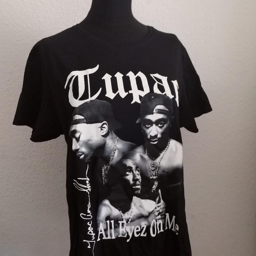 Verkaufe nagelneues Tupac T-shirt in der Damen Größe XL, fällt aber kleiner aus und es ist etwas tailliert.
Es war eine Fehlbestellung!

Bitte nur Selbstabholung ❗
Sehen Sie sich bitte auch meine anderen Sachen an!