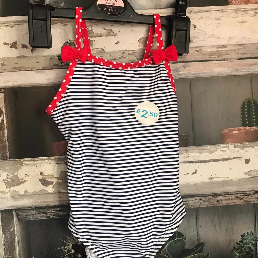THIS IS FOR A GIRLS SWIMSUIT

1 X WHITE T-SHIRT WITH SPOT THEME - FROM MATALAN - NEW WITH TAGS
1 X NAVY AND WHITE SWIMSUIT FROM PRIMRK - NEW WITH TAGS

PLEASE SEE PHOTO