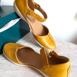 New leather yellow shoes 5.5- Mary Jane stile.