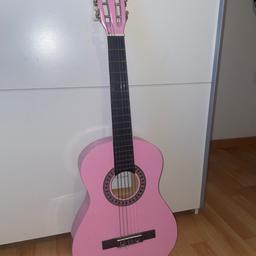 Gitarre wenig benutzt. Ungefähr 33 cm lang und ungefähr 8 cm breit . Guter zustand Die farbe ist rosa .Ist nicht echt nur zum musik machen !