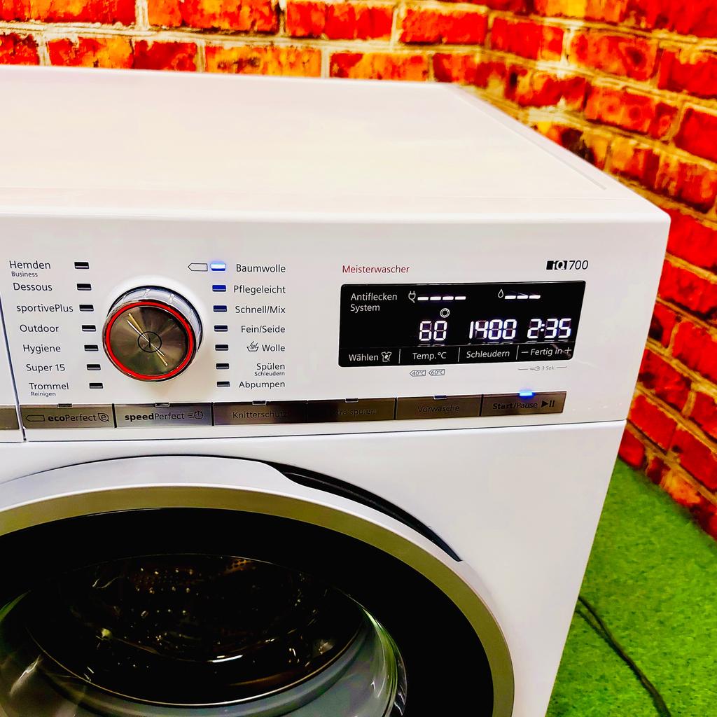 Eine super Waschmaschine von Siemens iQ700 Sonderedition: FC Bayern
NeuPreis war 999 EUR
Modell: WM14W5FCB
Das Geräte wurde geprüft und gereinigt!
Voll funktionsfähig Gebrauchtartikel
⭐1 Jahr Gewährleistung

Tel: 01632563493

Gerätemaße (H x B x T): 84.8 cm x 59.8 cm x 59.0 cm

⭐Lieferung gegen Aufpreis möglich.
⭐Anschluss Waschmaschine - 10 Euro
⭐Altgerätemitnahme - Kostenlos

* Energieeffizienzklasse A+++
* 9 kg Fassungsvermögen
* 1400 Touren
* FC Bayern Meisterwascher
* Nachlegefunktion
* aquaStop mit lebenslanger Garantie
* Luftschallemission	47 dB
* Antiflecken-System zur Entfernung der vier hartnäckigsten Flecken
* Intelligenter, langlebiger und leiser iQdrive-Motor für besonders wirkungsvolle und effiziente Wäschepflege