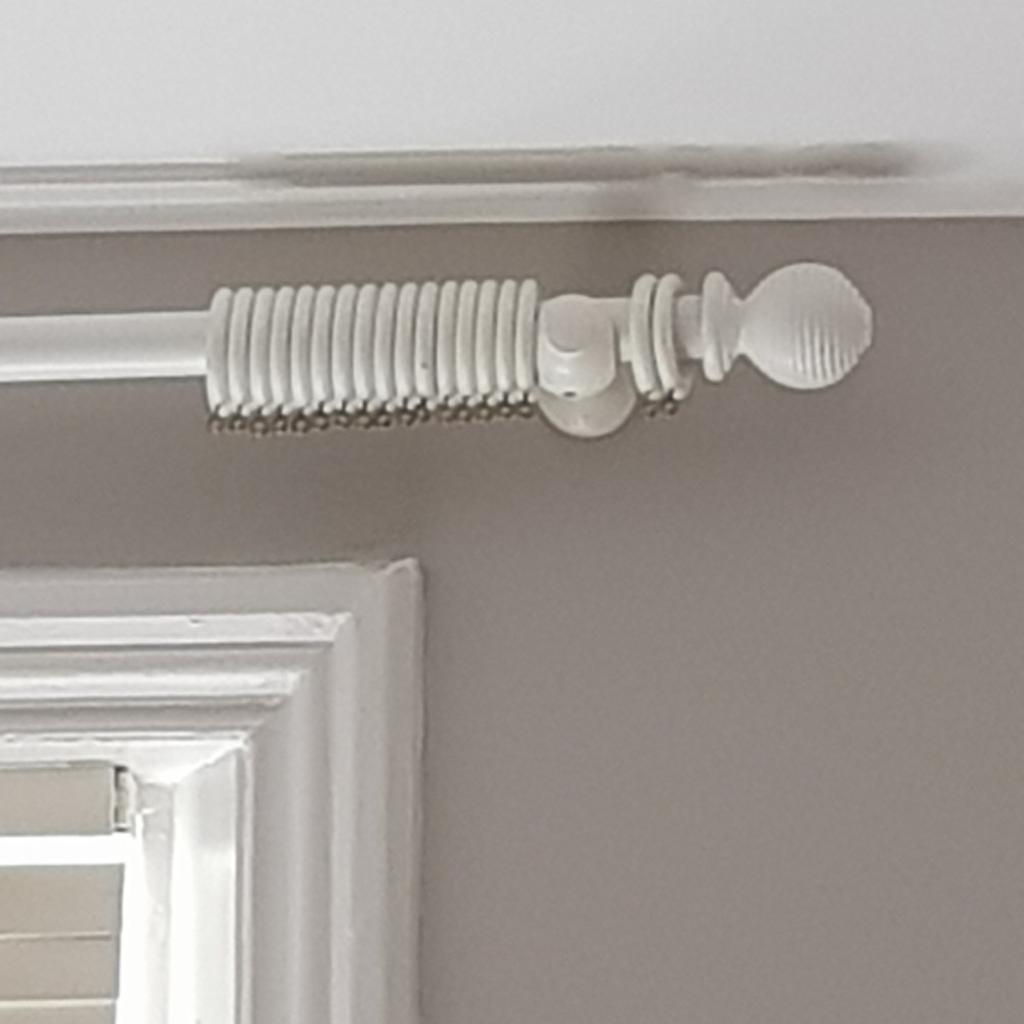 2 x Curtain poles, with beautiful beehive ends. Pet free and smoke free home. Collection only from WF16. Length 193cm each. Can be cut to size.