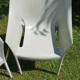 Biete hier 2 Designer Gartenstühle von der Firma Stark aus den 90ziger Jahren an. Gebrauchsspuren siehe Fotos