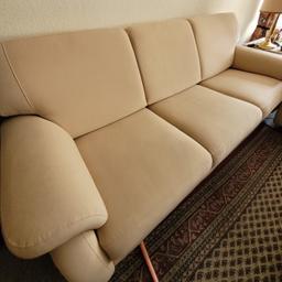 Die Sofa Gruppe besteht aus einem 2- und einem 3- Sitzer in einem hellen beige. Die Couch ist in einem sehr guten gebrauchten Zustand.
Nur Selbstabholer bis 26.07.2023
Abzuholen in 68309 Mannheim

Maße 2-Sitzer: 2m lang, 1m tief, 90cm hoch
Maße 3-Sitzer: 2,10m lang, 1m tief, 90cm hoch
Alles ca. Maße