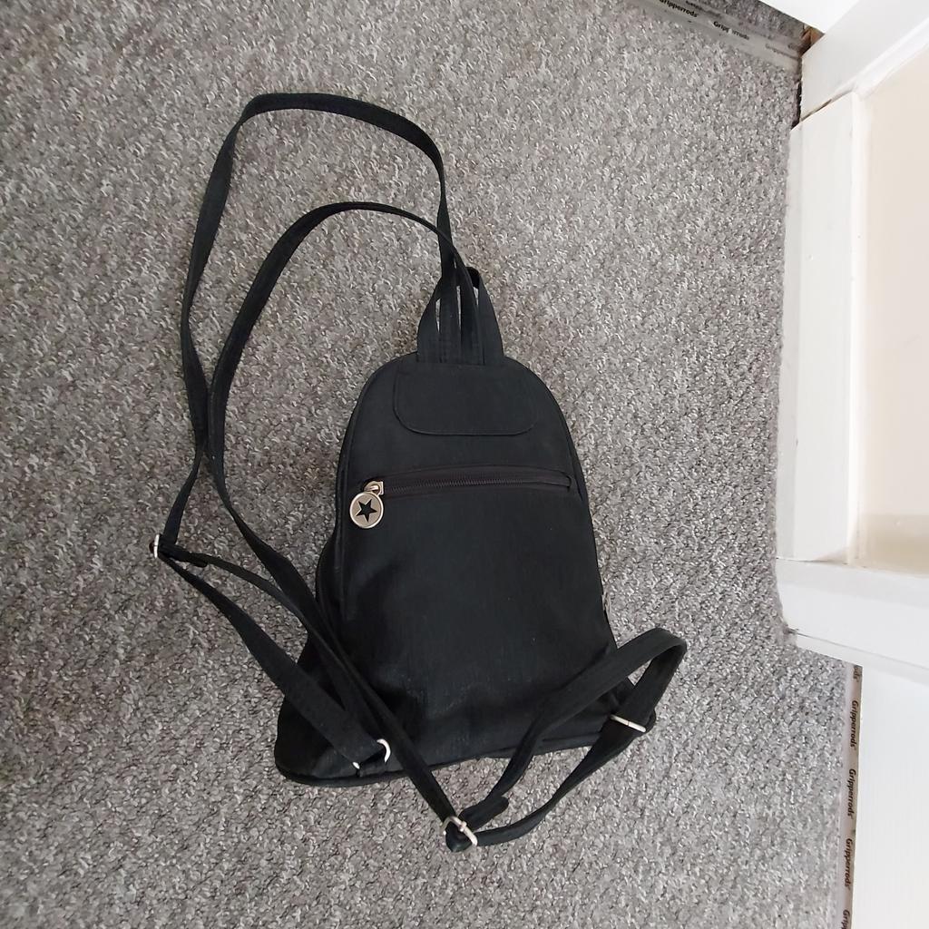 Backpack Black Colour

Good Condition

Actual size: cm

Height Backpack: 58 cm with handles

Height Backpack: 27 cm without handles

Length Backpack: 15 cm – 25 cm

Width: 12 cm

Depth: 19 cm

Height Handles Small: 8 cm

Length Handles Big: 52 cm
