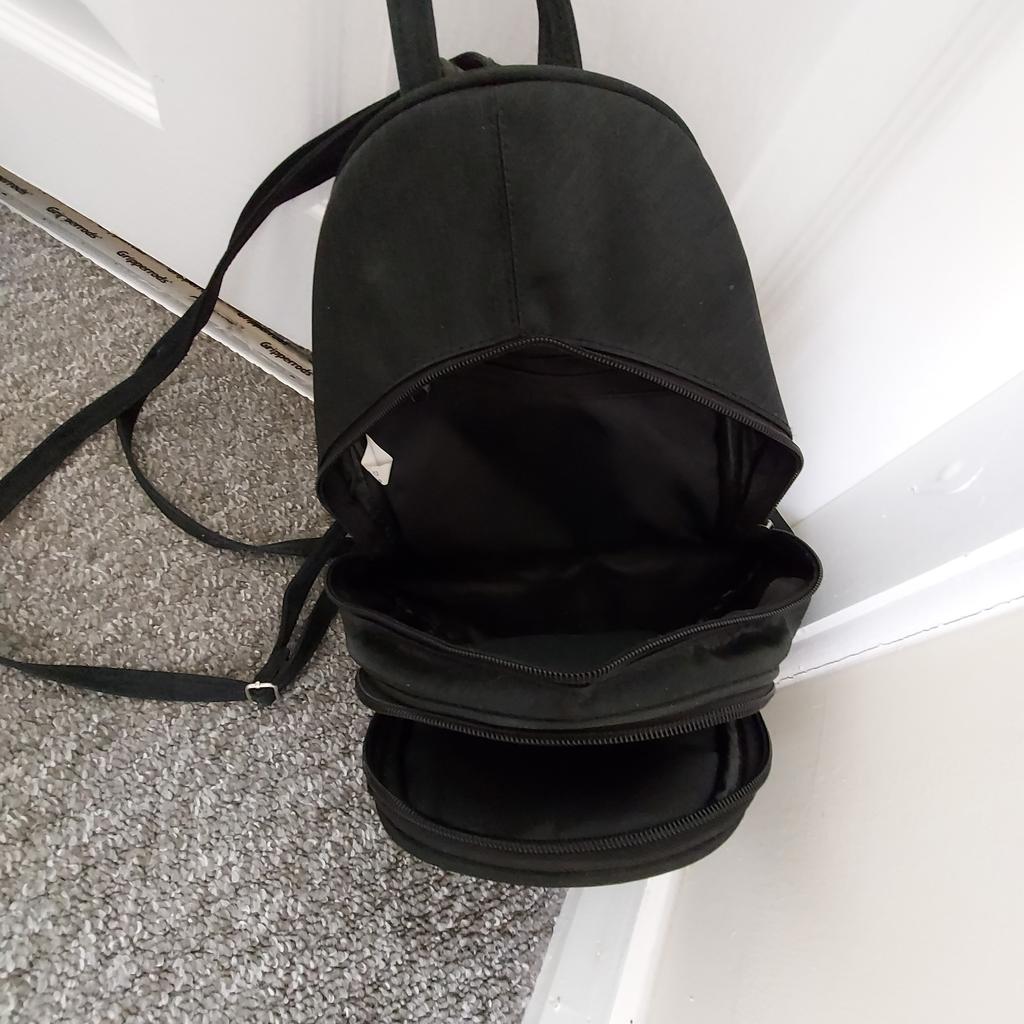 Backpack Black Colour

Good Condition

Actual size: cm

Height Backpack: 58 cm with handles

Height Backpack: 27 cm without handles

Length Backpack: 15 cm – 25 cm

Width: 12 cm

Depth: 19 cm

Height Handles Small: 8 cm

Length Handles Big: 52 cm