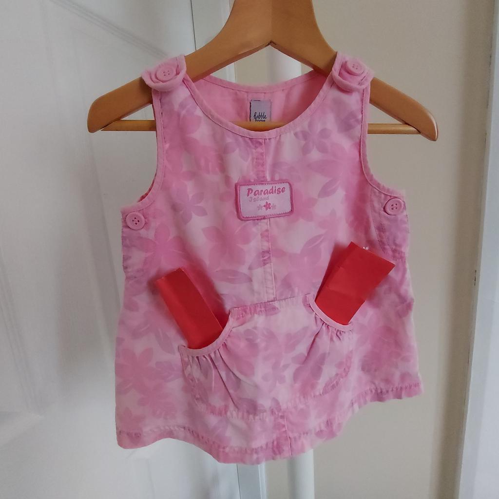 Dress " Babble Boom "

Paradise Island Debenhams

 With Pockets

Pink Multi Colour

Good Condition

Actual size: cm

Length: 36 cm from shoulders

Length: 24 cm from armpit side

Shoulder width: 19 cm

Volume hands: 23 cm

Breast volume: 50 cm – 52 cm

Volume waist: 57 cm – 58 cm

Volume hips: 61 cm – 62 cm

Age: 3 – 6 Months,

Height: 68 cm, Weight: 17 ½ lbs-8 kg

100 % Cotton

Made in China