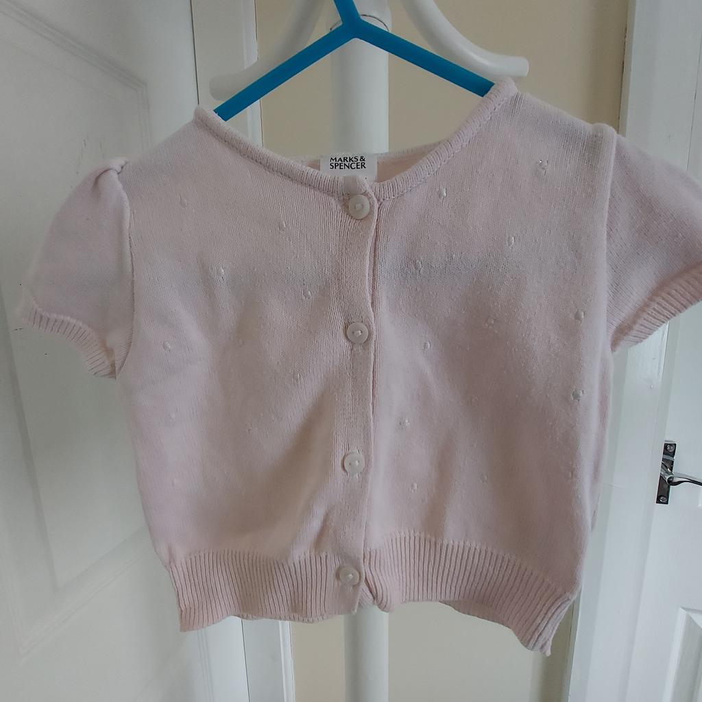 Blouse"Marks&Spencer"

Pale Pink Colour

Good Condition

Actual size: cm

Length: 26 cm

Length: 15 cm from armpit side

Shoulder width: 21 cm

Sleeves length: 8 cm

Volume hands: 18 cm

Breast volume: 52 cm – 54 cm

Volume waist: 51 cm – 52 cm

Volume hips: 50 cm – 51 cm

Age: 3 – 6 Months, Weight: 17 lb - 8 kg,

Height: 27 in,69 cm

100 % Cotton

Made in the Philippines