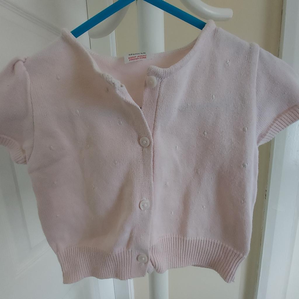 Blouse"Marks&Spencer"

Pale Pink Colour

Good Condition

Actual size: cm

Length: 26 cm

Length: 15 cm from armpit side

Shoulder width: 21 cm

Sleeves length: 8 cm

Volume hands: 18 cm

Breast volume: 52 cm – 54 cm

Volume waist: 51 cm – 52 cm

Volume hips: 50 cm – 51 cm

Age: 3 – 6 Months, Weight: 17 lb - 8 kg,

Height: 27 in,69 cm

100 % Cotton

Made in the Philippines