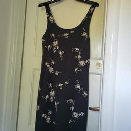 Floral Print Bodycon Dress perfect for any occasion petite size 12 from Miss Selfridge paid £25 for it worn a few times but in perfect condition no time wasters PLEASE