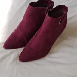 Ladies Wine / burgundy Uk5 Genuine Suede Boots. Mid Heel Zip Fastening Wide Fit. Superb condition. See photos for condition size flaws materials etc. I can offer try before you buy option if you are local but if viewing on an auction site viewing STRICTLY prior to end of auction.  If you bid and win it's yours. Cash on collection or post at extra cost which is £4.55 Royal Mail 2nd class. I can offer free local delivery within five miles of my postcode which is LS104NF. Listed on five other sites so it may end abruptly. Don't be disappointed. Any questions please ask and I will answer asap.
Please check out my other items. I have hundreds of items for sale including bikes, men's, womens, and children's clothes. Trainers of all brands. Boots of all brands. Sandals of all brands. 
There are over 50 bikes available and I sell on multiple sites so search bikes in Middleton west Yorkshire.