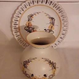 Verkaufe Gollhammer Keramik-Vase und Wandteller, handbemalt, unbenutzt.

Maße Teller:
28 cm Durchmesser

Maße Vase:
20 cm hoch
10 cm Durchmesser oben
20 cm Durchmesser in der Mitte