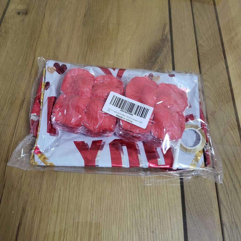 AIYANG Valentines Decoration Set- Love Heart Foil Balloons I Love You Heart Foil Balloon and Red Rose Petals for Valentines Day Wedding Bridal Anniversary and Engagement Romantic Decoration 