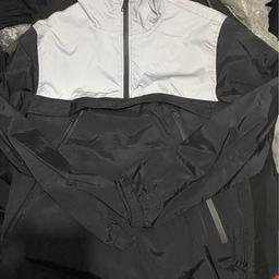 Mens Condemned Nation

 lightweight reflective wind breaker jacket

2 side deep zip pockets 

Size medium

BNWT 

Welcome to view

Thanks