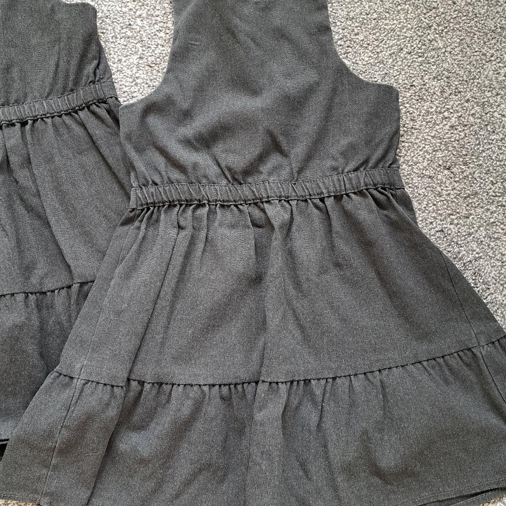 2 X Grey School Dresses.
3-4 Years

In good used condition.

Collection from TW13

From a smoke and pet free home

£4