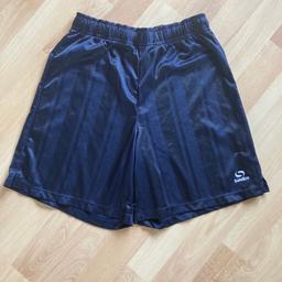 Sondico Black Football Shorts Size S.

Collection S64 Area. Can post for additional post & packing fees. I only accept Cash or Bank Transfer & i only post out to UK. 😊 Happy Sphocking!