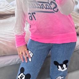 Hey ihr Lieben :)
Biete hier meine Zara Mickey Mouse Disney Jeans an ❤️
In der Größe 36, bitte Maße beachten!!
Bundweite: 35cm
Länge: 95cm
Für wahre Mickey Mouse fans ein Must-have 🥰
Privatkauf: keine Garantie oder Rücknahme