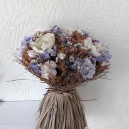 LOVELY FLOWER STACK WITH WHITE/PALE LILAC FLOWERS AS NEW