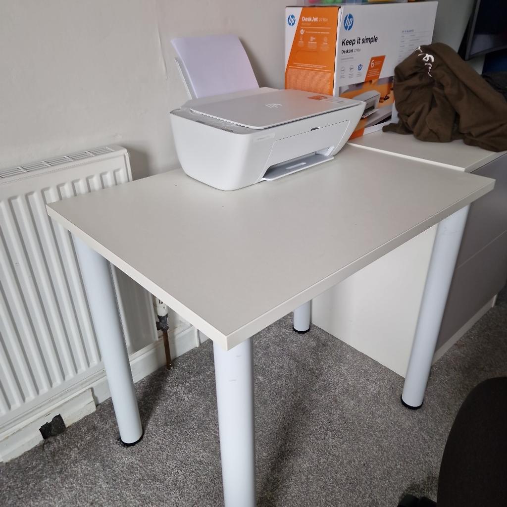 Desk for perfect for working from home

Happy to deliver locally to me